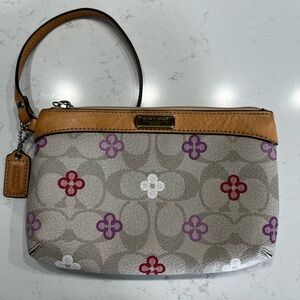 Coach Peyton Clover Signature C Wristlet